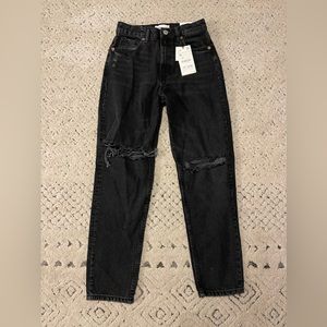 New size US 4 Zara hi-rise ankle length classic mom fit jeans in black denim.